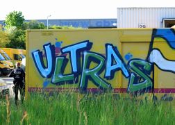 Paketautos Bei Jena Mit FCC Graffiti Besprueht 06